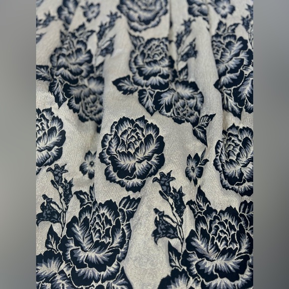 Gracia Shiny Gold and Black Floral Flare Skirt Size Small NWT - Picture 9 of 9